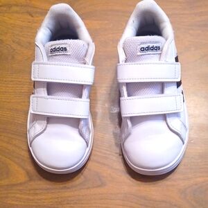 Adidas Sneakers - Unisex - Kids Size 8.5
